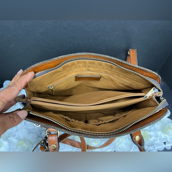 Patricia Nash Calvi leather Satchel Bag, gently used - Picture 9 of 12